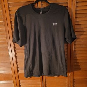 Nike dri fit med mens shirt